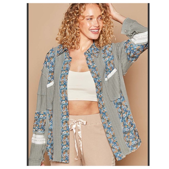 $35 start No. 18 ⬇️Pretty POL vintage wash top shacket - Picture 3 of 5